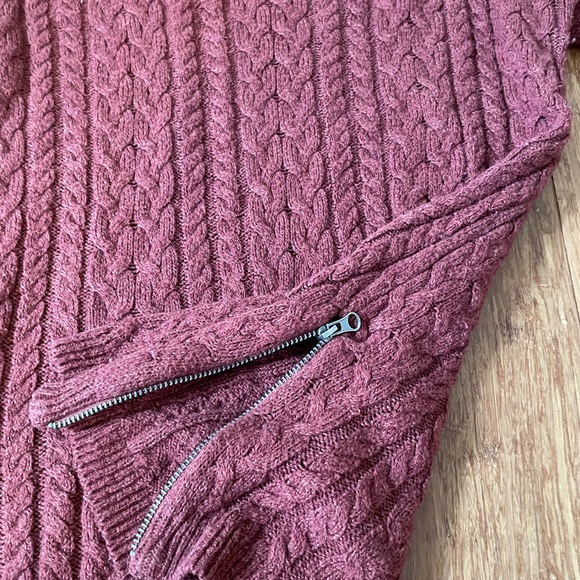 Women’s American Eagle knit sweater red small with zip details on side - Picture 4 of 7